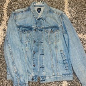 Men’s Medium gap jean jacket never worn